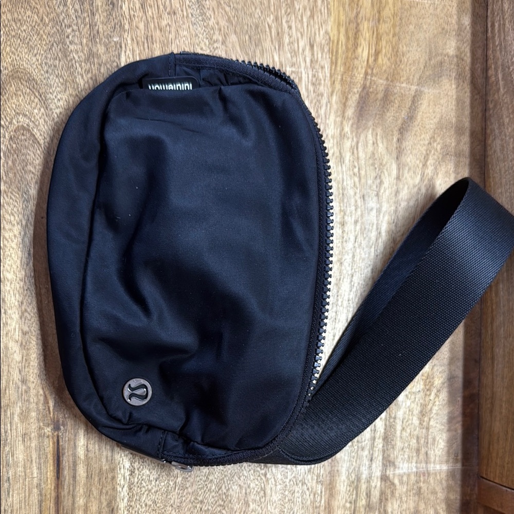 lululemon athletica 1L Black Belt Bag